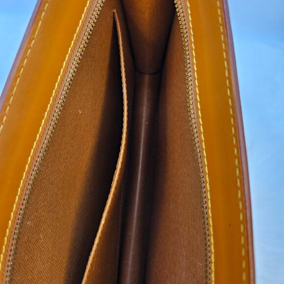 Louis Vuitton  Epi Pochette Clutch Bag - Picture 12 of 17